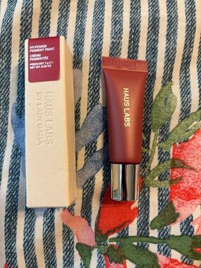 Haus Labs By Lady Gaga Hy-Power Pigment Paint - BURGUNDY SHIMMER